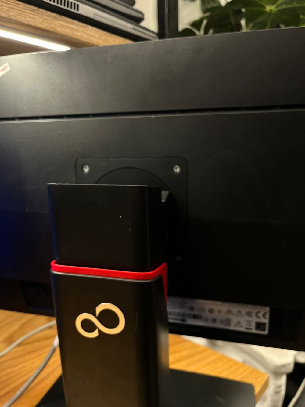 SCREEN FUJITSU 24 "بسماعات داخليه" 60hz - الصورة 2